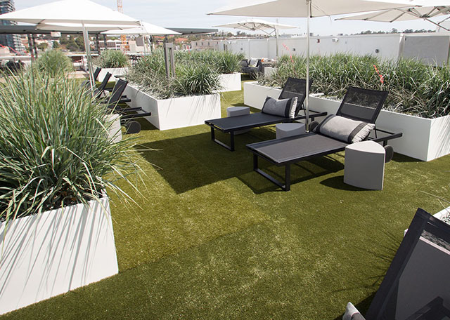 SYNLawn-artificial-grass-commercial-condo-community-rooftop-furniture